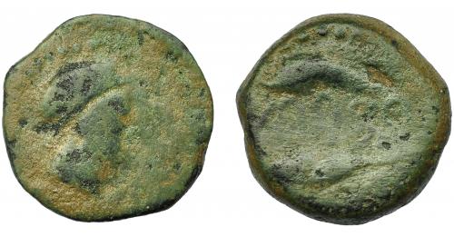 1005 - HISPANIA ANTIGUA. ABDERA. Mitad. A/ Cabeza con casco a der. R/ Atún y delfín a izq., en medio ley. 'bdrt. AE 6,04 g. 19,2 mm. I-no. ACIP-880. Pátina verde. BC. Rarísima.