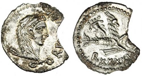 100 - GRECIA ANTIGUA. MAURITANIA. Juba II. Cesarea. Denario (25 a.C.-23 d.C.). R/ Capricornio con globo, cornucopia y timón, debajo: R•XXXXII. Mazard-211. Falta fragmento de un 20%. EBC+.