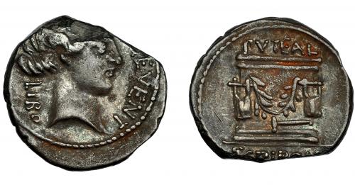112 - REPÚBLICA ROMANA. SCRIBONIA. Denario. Roma (62 a.C.). R/ Pozo escriboniano adornado con guirnaldas, debajo martillo. AR 3,39 g. 19 mm. CRAW-4161. FFC-1103. Falta por limadura un 10%. MBC-.