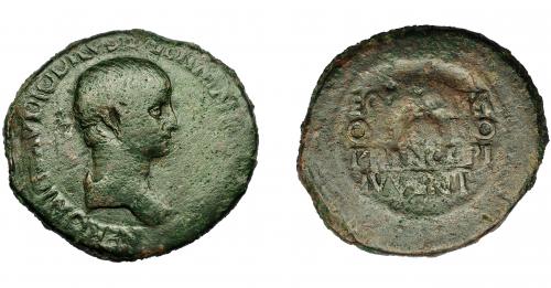 153 - IMPERIO ROMANO. NERÓN. Sestercio. Tracia (51-54 d.C.). A/ Busto drapeado a der.; NERONI CLAVDIO DRVSO GERMA(NICO COS DESIG). R/ EQ(VEST)ER/OR DO/PRINCIPI/IVVENT, en cuatro líneas en escudo, detrás lanza vertical. AE 16,33 g. 34,47 mm. RIC-108. BC+.