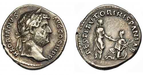 175 - IMPERIO ROMANO. ADRIANO. Denario. Roma (134-138). R/ Adriano a izq. dando la mano a Hispania arrodillada a der. con rama de olivo; RESTITVTORI. HISPANIAE. AR 2,99 g. 17,8 mm. RIC-1584. MBC. Ex Hervera 19-5-1994.