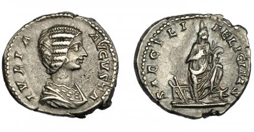 196 - IMPERIO ROMANO. JULIA DOMNA (esposa de Septimio Severo). Denario. Roma (196-211). A/ Busto drapeado a der. R/ Isis a der. con Horus en brazos y pie sobre proa; a izq., altar y timón; SAECVLI FELICITAS. AR 3,38 g. 19,33 mm. RIC-577. MBC.