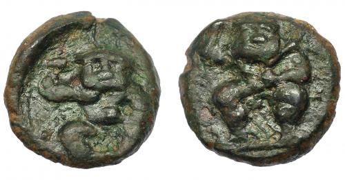 21 - HISPANIA ANTIGUA. EBUSUS. Octavo. A/ y R/ Bes desnudo con maza y serpiente. AE 1,66 g. 12,15 mm. I-913. ACIP-702. Pátina oscura. MBC-.