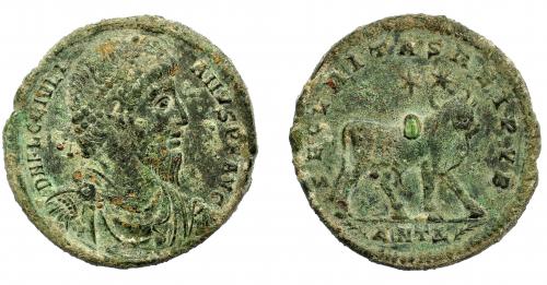 231 - IMPERIO ROMANO. JULIANO II. Doble maiorina. Antioquía (361-363). A/ Cabeza a der. con diadema de perlas; D N FL CL IVLI ANVS P F AVG. R/ Toro a der., encima dos estrellas; SECVRITAS REI PUB, exergo ANTA entre dos ramas de olivo. AE 8,66 g. 28,15 mm. RIC-216. MBC-. Concreción en rev.