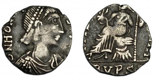 233 - ACUÑACIONES VÁNDALAS. Silicua. Cartago (428-477). Acuñada a nombre de Honorio. R/ Roma sentada a izq. con Victoria sobre globo y cetro; en exergo RVPS. AR 1,7 g. 14,32 mm. RIC-3801. BMC Vandals 6-9. MBC/MBC-.