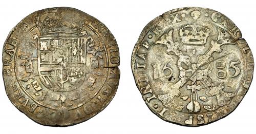 276 - CARLOS II. Patagón. 1685. Bruselas. DEL-343. DAV-4491. Fina grieta. MBC-.