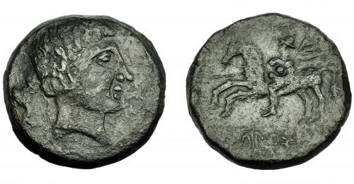 31 - HISPANIA ANTIGUA. IKALKUSKEN. As. A/ Cabeza masculina con collar a der. R/ Jinete lancero con rodela, casco y clámide a izq.; debajo, bajo línea, ley. ibérica IKaLKuSKEN. AE 10,53 g. 25,45 mm. I-1399. ACIP-2079. Pátina oscura. MBC-/BC+.