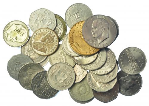 312 - MONEDAS EXTRANJERAS. Lote de 27 monedas y 2 medallas de níquel (1918-2006). Diferentes módulos duro (2), medio duro (27). Varios países. De MBC a SC.