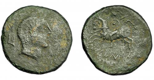 33 - HISPANIA ANTIGUA. IKALKUSKEN. As. A/ Cabeza masculina a der.; detrás timón, delante caduceo. R/ Jinete con rodela y lanza a izq.; debajo IKaLKuNSKeN. AE 12,91 g. 30,33 mm. I-1417. ACIP-2092. Pátina oscura. BC+. Rara.