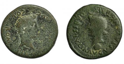57 - HISPANIA ANTIGUA. COLONIA ROMULA. Tiberio. Dupondio. A/ Cabeza de Augusto radiada a der., delante fulmen. R/ Cabeza de Livia a izq., debajo globo, encima creciente. AE 23,49 g. 34 mm. I-2014. APRH-73. ACIP-3360. Pátina oscura. BC-/BC.