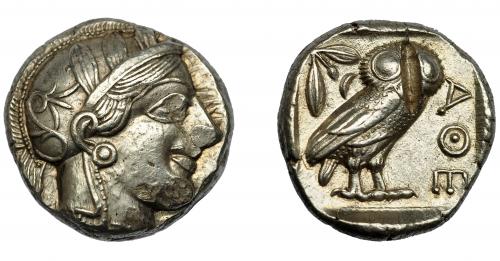 80 - GRECIA ANTIGUA. ÁTICA. Atenas. Tetradracma (449 a.C.). A/ Cabeza de Atenea a der. con casco ornamentado con hojas y palmas. R/ Lechuza a der. mirando de frente; detrás creciente y rama de olivo, delante ley. griega AQE, todo dentro de cuadrado incuso. AR 17,23g. 22,94 mm. COP-36. Golpe de cizalla en rev. MBC+/EBC-.