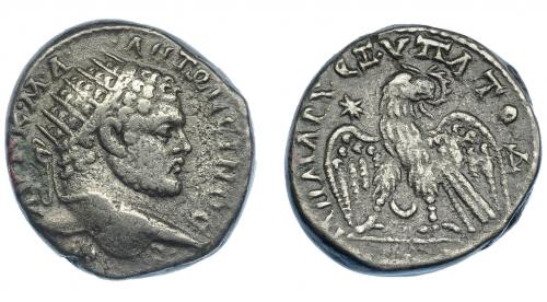3154 - IMPERIO ROMANO. CARACALLA. Mesopotamia. Tetradracma (215-217). A/ Busto radiado a izq. R/ Águila a izq. mirando atrás , entre las patas creciente, a izq. estrella. VE-16 g. 26,5 mm. Prieur-830. BC+/MBC-. Escasa. Ex colección Guadán 2582.