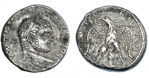 3155 - IMPERIO ROMANO CARACALLA. Siria, Seleucia Pieria. Emesa. Tetradracma. A/ Cabeza laureada a der.; AVT. K. M. A. ANTΩNEINOC CEB. R/ Águila con alas abiertas mirando a izq. con corona en el pico; bajo la cabeza A, y entre las patas busto del dios Shamash. Ar 13,89 g. 26,5 mm. SBGI-2652. MBC-.