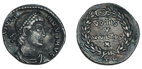 3187 - IMPERIO ROMANO. JULIANO II. Silicua. Treveris (361-363). R/ Láurea rodeando la ley. VOT / V/ MVLT / X, exergo TR. AR 1,99 g. 17,1 mm. RIC-363. Pátina gris. MBC. Ex hallazgo East Harptree.
