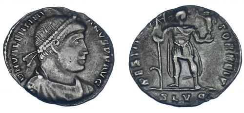3189 - IMPERIO ROMANO. VALENTINIANO I. Silicua. Lugdunum (364-367). R/ El emperador en traje militar con victoria y lábaro con gancho en el mástil; RESTITVTOR REIP, exergo SLVG. AR 1,60 g. 17,7 mm. RIC-6b. MBC-. Pátina oscura en rev. Ex hallazgo East Harptree.