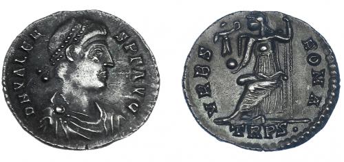 3190 - IMPERIO ROMANO. VALENTE. Silicua. Treveris (375-378). R/ Roma sentada a izq. con victoria y cetro; VRBS ROMA, exergo TRPS. . AR 2,00 g. 18 mm. RIC-45c. MBC/MBC+. Ex hallazgo East Harptree.