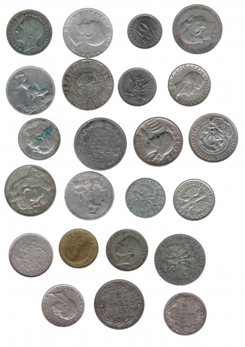 3366 - MONEDAS EXTRANJERAS. Lote de 23 monedas: Rusia -50 kopeks y 1/2 rublo (3)-, Rumanía -200 lei-, Polonia -10 penning, 1,5 zloty (3), 2 zloty (2)-, Yugoslavia -1 dinar de (2), 10 dinar (2), 20 dinar-, Montenegro -2 perpera, 1 perpera, 10 para y, 20 para , y 1 franga de Albania (2). MBC/SC.