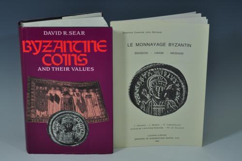 3427   -  LIBROS. Lote de 2 libros: VVAA. Le Monnayage Byzantin. 1984. Louvain; D. R. Sear. Byzantine Coins and their values. 1987. London. Seaby.