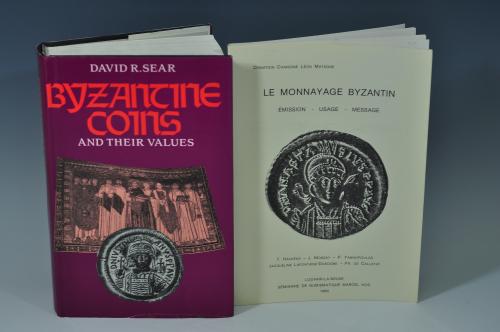 3427 - LIBROS. Lote de 2 libros: VVAA. Le Monnayage Byzantin. 1984. Louvain; D. R. Sear. Byzantine Coins and their values. 1987. London. Seaby.