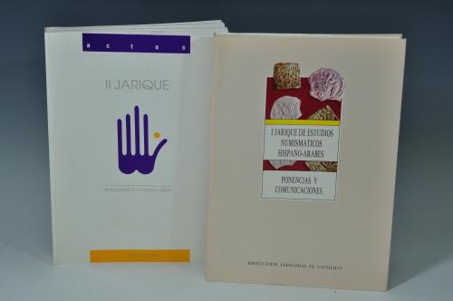 3429 - LIBROS. Lote de 2 libros: VVAA. I Jarique de Estudios Numismáticos Hispano-Árabes. 1988. Zaragoza. 1988. Institución Fernando el Católico; y VVAA. II Jarique de Numismàtica Hispano-Àrab. 1988. Lleida. Quaderns de L´Institut.