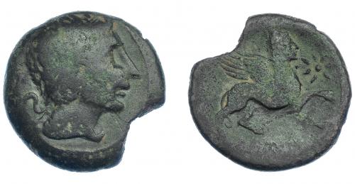 3029 - HISPANIA ANTIGUA. CASTULO. Duplo. A/ Cabeza masculina diademada a der. R/ Esfinge avanzando a der., delante estrella, debajo KaSTiLO retrógrada. AE 11,97 g. 28 mm. I-694. ACIP-2105. Cospel irregular. Pátina verde. BC+. Muy escasa.
