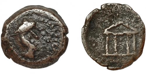 3055 - HISPANIA ANTIGUA. MALAKA. Mitad. A/ Cabeza de Vulcano a der. con gorro cónico, delante tenazas. R/ Templo tetrástilo. AE 3,49 g. 17,6 mm. I-1741. ACIP-796. BC+. Rarísima.