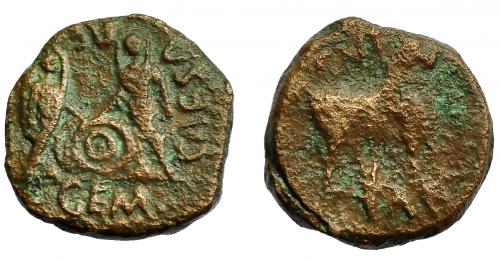 117 - HISPANIA ANTIGUA. TARRACO. Augusto. Semis (2 a.C.-4 d.C.). A/ Cayo y Lucio con escudos en medio; CAESARE GEM. R/ Toro a der.; C V T/TAR. AE 5,34 g. 17 mm. I-2361. APRH-211b. ACIP-3249a. Limpiada. BC+.