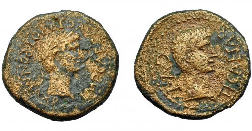 122 - HISPANIA ANTIGUA. TARRACO. Augusto. As (4-14 d.C.). A/ Cabeza de Augusto laureada a der.; IMP CAES AVG TR POT PON MAX P P. R/ Cabeza de Tiberio a der.; TI CAESAR C V T. AE 7,12 g. 24 mm. I-2357; APRH-215; ACIP-3253. Limpiada. BC+.