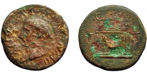 125 - HISPANIA ANTIGUA. TARRACO. Tiberio. Sestercio (post. 15 d.C.). A/ Cabeza radiada de Augusto a izq.; DIVVS AVGVSTVS PATER. R/ Altar con palma; C-V/T-T. AE 23,95 g. 34,7 mm. I-2368; APRH-218; ACIP-3258. Fuertes erosiones. BC/MBC. Rara.