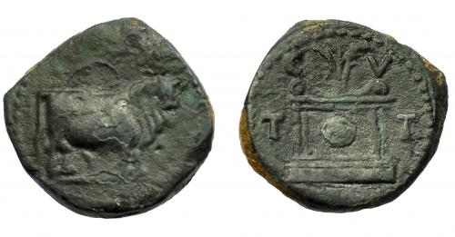 132 - HISPANIA ANTIGUA. TARRACO. Tiberio. Semis (post. 15 d.C.). A/ Toro mitrado parado a der. sobre línea. R/ Altar con palma; C V/ T-T. AE 4,57 g. 18,7 mm. I-2377; APRH-231; ACIP-3271. Pátina oscura. MBC-.