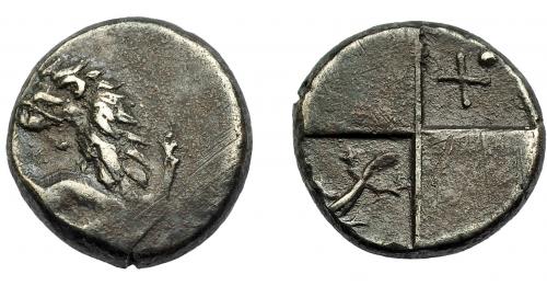 145 - GRECIA ANTIGUA. TRACIA. Chersonesos. Hemidracma. A/ Prótomo de león a der. mirando atrás. R/ Cuadrado incuso cuatripartito con lagartija y X con glóbulo. AR 2,34 g. 12 mm. COP-830 vte. SBG-1605 vte. MBC/MBC+.