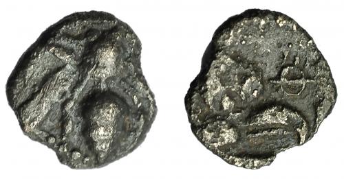 152 - GRECIA ANTIGUA. JONIA. Éfeso. Hemióbolo. (c. s. V a.C.). A/ Abeja. R/ Cabeza de águila der. y F en cuadrado incuso. AR 0,15 g. COP-211. SBG-no. BC+.