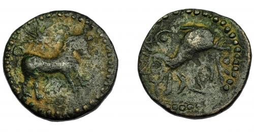 16 - HISPANIA ANTIGUA. ASIDO. Semis. A/ Toro a der., encima estrella. R/ Delfín, detrás creciente con punto, debajo ´sdnbl y caduceo. AE 7,4 g. 23 mm. I-158. ACIP-914. Pátina verde oscuro. BC+/MBC-.