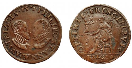476   -  FELIPE II. Jetón. Felipe II y Ana de Austria. 1571. AE 4,82 g. 29 mm. Dugn.-2538. Pequeñas erosiones. MBC-.