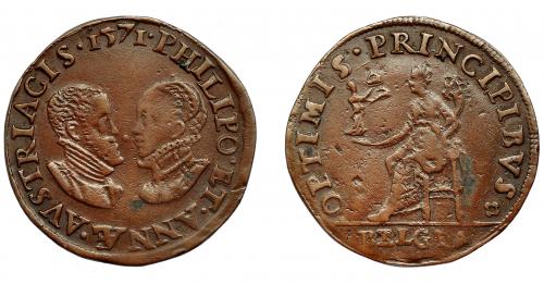 476 - FELIPE II. Jetón. Felipe II y Ana de Austria. 1571. AE 4,82 g. 29 mm. Dugn.-2538. Pequeñas erosiones. MBC-.