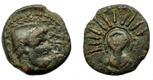 52 - HISPANIA ANTIGUA. MALAKA. Unidad. A/ Cabeza masculina con gorro cónico a der., detrás tenazas y delante ley. mlk´. R/ Busto frontal radiado. AE 6,87 g. 23,3 mm. I-1726. ACIP-787. Pátina verde oscuro. BC+/MBC-. Muy rara.