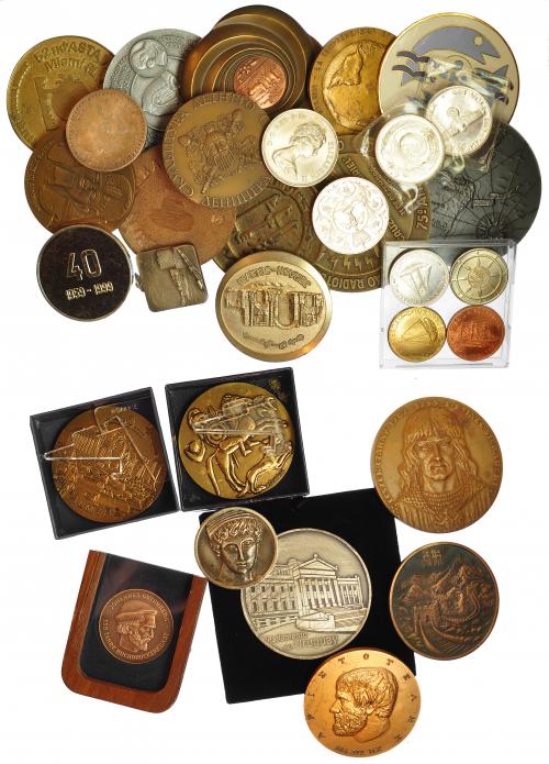 622 - MONEDAS EXTRANJERAS. Lote de 31 medallas extranjeras. Distintas procedencias, temas y tamaños. SC.