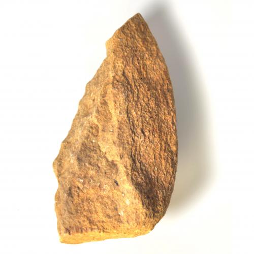 2002   -  PREHISTORIA. Bifaz. Periodo Achelense (200.000 a.C.). Cuarcita. Altura 13 cm.