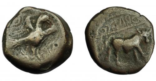 83 - HISPANIA ANTIGUA. OBULCO. Semis. A/ Águila a der., detrás creciente. R/ Toro a der., encima externa con línea OBVLCO. AE 6,49 g. 19,9 mm. I-1849. ACIP-2241. BC+. Muy rara.
