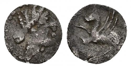 3029 - HISPANIA ANTIGUA. Divisores de imitación emporitana. Tetartemorion. A/ Cabeza femenina a der. R/ Pegaso volando a izq. AR 0,21 g. 9,9 mm. ACIP-513. CC-922, mismo ejemplar. BC. Muy rara. Ex colección Cores.
