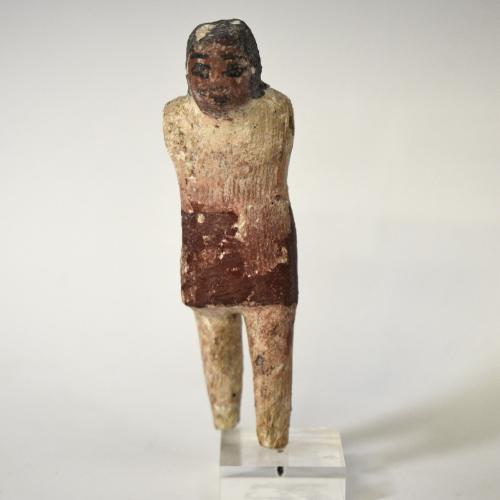 2004   -  ANTIGUO EGIPTO. Figura masculina en madera de cedro. Dinastía XII (1980 -1790 a. C.). Madera y estuco policromado. Altura 10,4 cm. Ex B-C Gallery (Australia).