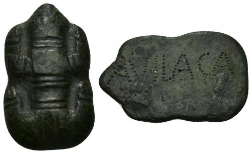 2020 - HISPANIA ANTIGUA. Cultura Ibérica. Tésera con leyenda hispanocelta escrita en caracteres latinos AVILACA <<tesera de hospitalidad de Ávila>> (ss. II-I a. C). Posee forma de carnero en visión cenital con la lana cortada en varios surcos paralelos. Bronce. Longitud 3,7 cm. Buen estado de conservación. Pátina verdosa. Ex Colección L. Benguerel, adquirida en el mercado entre 1965 y 1975. Bibliografía: J. Rodríguez Morales.