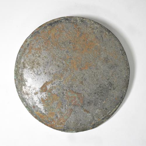 2067   -  ROMA. Imperio Romano. Espejo (ss. I a.C.- IV d.C.). Bronce. Fisura en la parte trasera. Diámetro 17,2 cm. 