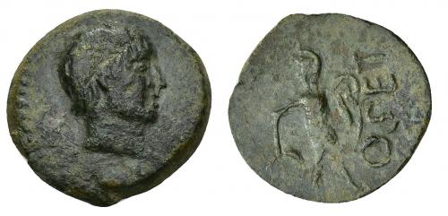 108 - HISPANIA ANTIGUA. OSET. Semis. A/ Cabeza masculina a der. R/ Figura masculina a izq. con racimo de uvas, detrás OSET. Estilo muy tosco. AE 7,67 g. 24,56 mm. I-1951. ACIP-2464. Pátina verde. MBC-. Rara. Ex Herrero, 6-4-2000.