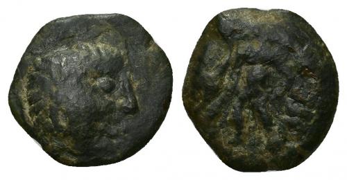 109 - HISPANIA ANTIGUA. OSET. Cuadrante. A/ Cabeza masculina a izq. R/ Figura masculina avanzando a izq. con racimo de uvas, detrás OSE(T). AE 2,82 g. 16,13 mm. I-no. ACIP-2468. Pátina oscura. MBC-/BC+. Rarísima. Compra privada Pliego (2000).