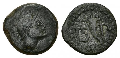 143 - HISPANIA ANTIGUA. SEKS. Mitad. A/ Cabeza con casco a der. R/ Cornucopia; sk-s. AE 2,8 g, 16,03 mm. I-2242. ACIP-826. Campos de rev. repasados. Pátina oscura. MBC. Rarísima. Ex Hervera, 28-5-2003.