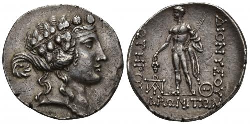 34 - GRECIA ANTIGUA. TRACIA. MARONEIA. Tetradracma (post. 146 a.C.). A/ Cabeza de Dionisos a der. R/ Dionisos a izq. con dos lanzas, manto y racimo de uvas; DIONUSOU/ (S)WTEROU/ (M)ARWNITWN, en campo monogramas. AR 16,39 g. 30 mm. COP-637 vte. SBG-1635. MBC+.