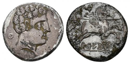 13 - HISPANIA ANTIGUA. AREKORATAS. Denario forrado. A/ Cabeza masculina con collar a der., detrás círculo con glóbulo central. R/ Jinete lancero a der., un pie visible, debajo sobre línea AREKoRATa. 3,39 g. 18,3 mm. Similar CNH-26 y ACIP-1773. CC-2059, mismo ejemplar. Erosiones. MBC/BC+.