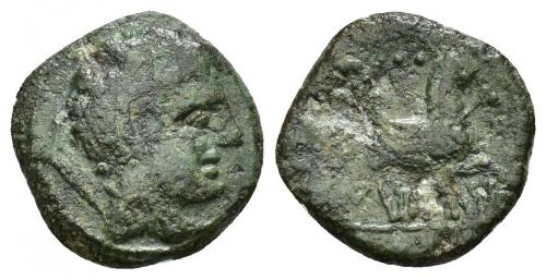 22 - HISPANIA ANTIGUA. BAITOLO. Cuarto. A/ Cabeza masculina a der., detrás, timón. R/ Medio Pegaso a der., encima tres glóbulos, debajo BaIToLO. AE 2,56 g. 15,8 mm. CNH-5. ACIP-1379. CC-1342, mismo ejemplar. Pátina verde. MBC-/BC+. Muy escasa.
