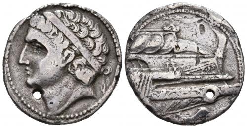 11 - HISPANIA ANTIGUA. EMISIONES HISPANO-CARTAGINESAS. Trishekel. A/ Cabeza masculina diademada a izq. R/ Proa a der. con tres escudos; en exergo delfín. AR 20,72 g. 31,3 mm. I-480. ACIP-547. CC-143, mismo ejemplar. Agujero. Cuatro ejemplares conocidos. MBC. Rarísima. Ex col. Cardim, ex venta directa Jesús Vico, 1981. El trishekel, o triple siclo, es el mayor valor acuñado en plata por los cartagineses en la Península. La pieza que vemos pertenece a una de sus primeras series, la denominada de la proa por su tipo de reverso, en el que se aprecia con todo detalle la proa de una nave de guerra, una cuatrirreme, con su aplustre, remos y, en este caso, tres grandes escudos indicando el valor triple, mientras en la parte inferior se ve un delfín. En el anverso figura una cabeza masculina diademada y con ínfulas a la derecha, cuya identificación no es segura: para algunos autores podría ser el dios Melkart, aunque la opinión más extendida es que se trata del retrato de alguno de los Bárcidas (quizás Amílcar, o más probablemente Asdrúbal). También existen dudas en cuanto al lugar de acuñación de esta serie, barajándose las opciones de Gadir, Carthago Nova o incluso Akra Leuke. Esta extraordinaria pieza fue publicada por primera vez por Leandro Villaronga en su monografía sobre Las monedas hispano cartaginesas (Barcelona, 1973, lámina V, n. 20) y luego en su Numismática Antigua de España, (Barcelona, 1979, p.106, nº 196), siendo entonces pieza única perteneciente a la colección Cardim. Actualmente sólo se conocen cuatro ejemplares.